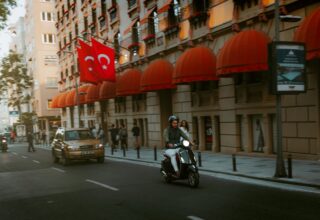 Türkiye’de Yaşamanın Zorlukları: Yurtdışında Yaşayanların Bilmesi Gerekenler